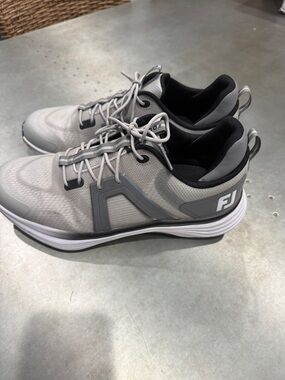 FootJoy Gray Hyperflex men’s 10 wide